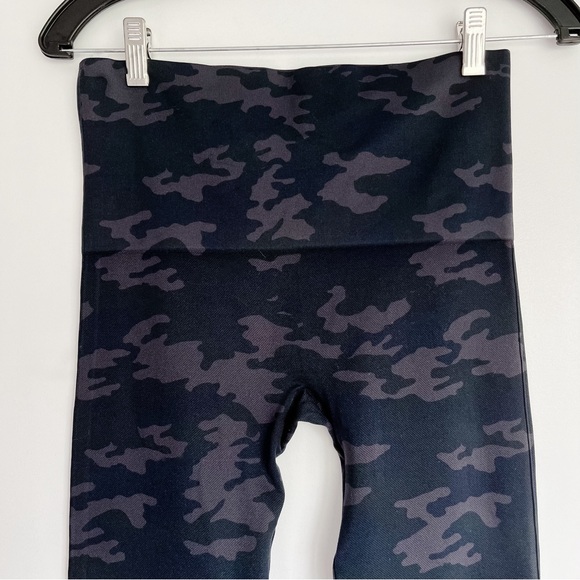 Spanx Look At Me Now Seamless Leggings Black Camo Women’s Large - Picture 8 of 12